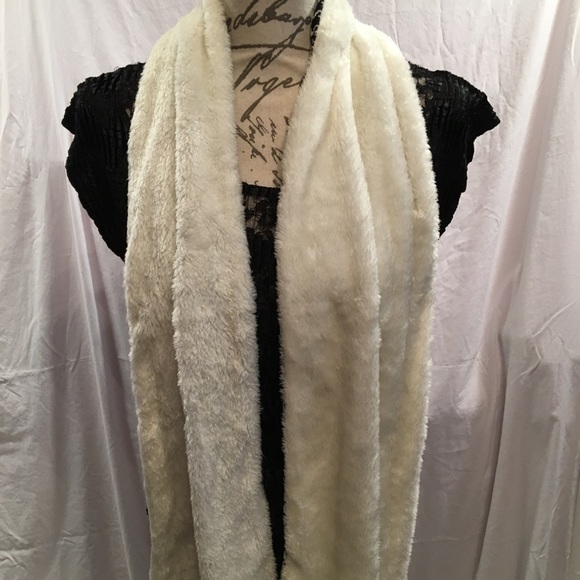 Houndstooth Scarf - Picture 6 of 8